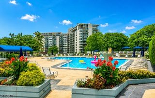 1 Claridge Dr 114, Verona Twp., NJ 07044