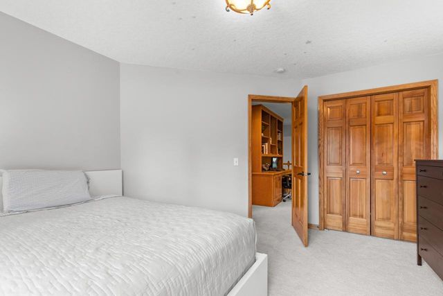 6310 Stag Horn Lane, Chanhassen, MN 55317