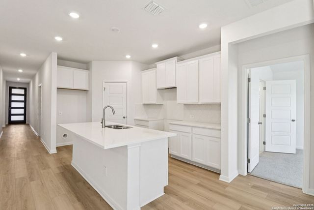 10274 King Robert, San Antonio, TX 78239