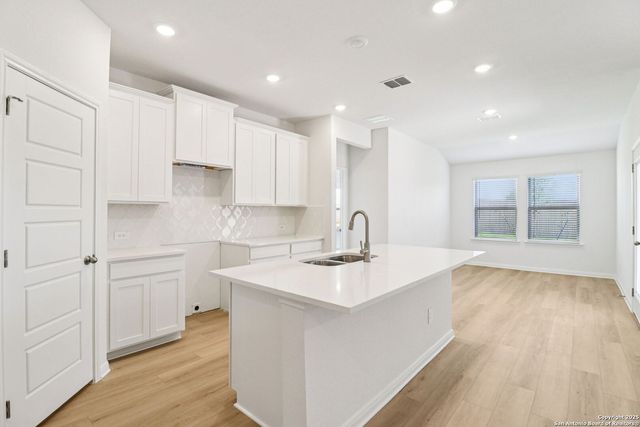 10274 King Robert, San Antonio, TX 78239