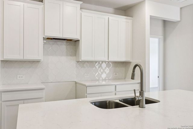 10274 King Robert, San Antonio, TX 78239