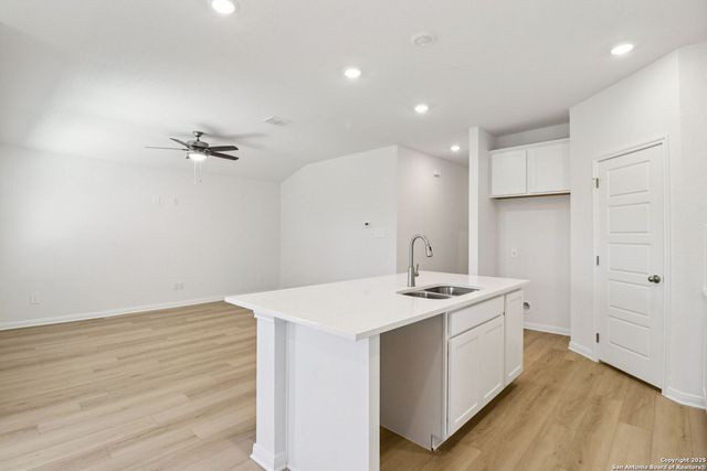 10274 King Robert, San Antonio, TX 78239