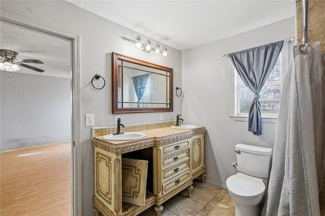 62 North Street, Cuero, TX 77989