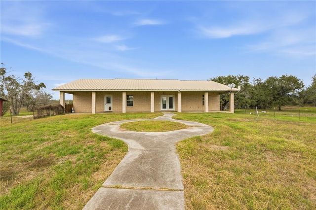 62 North Street, Cuero, TX 77989