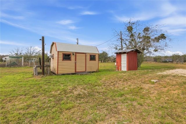 62 North Street, Cuero, TX 77989