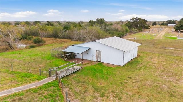 62 North Street, Cuero, TX 77989