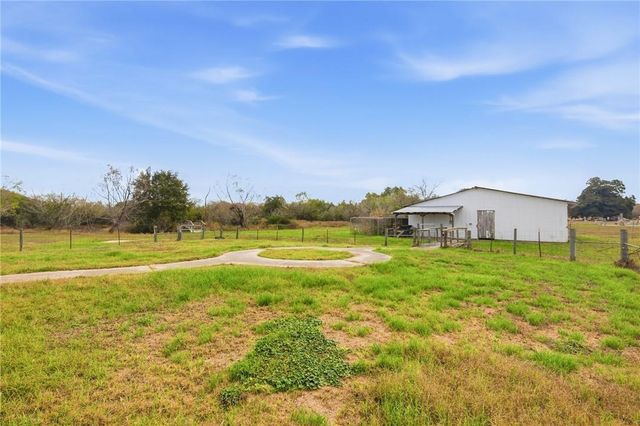 62 North Street, Cuero, TX 77989