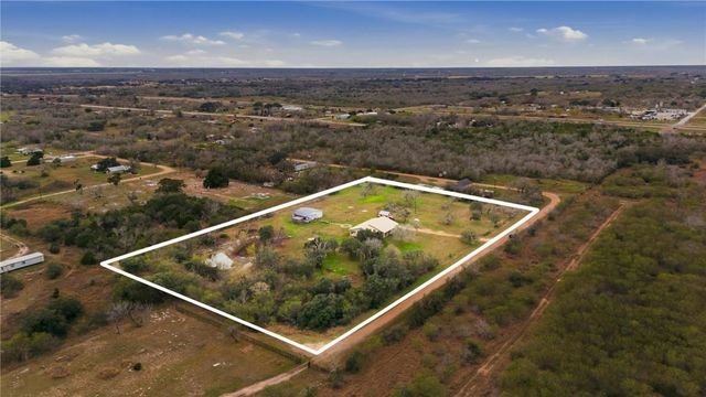 62 North Street, Cuero, TX 77989