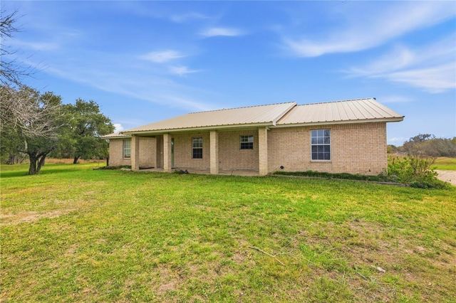 62 North Street, Cuero, TX 77989
