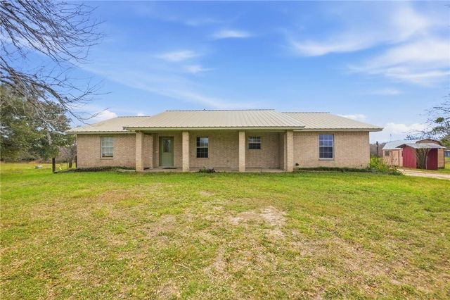 62 North Street, Cuero, TX 77989