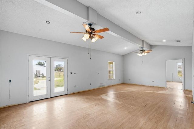 62 North Street, Cuero, TX 77989