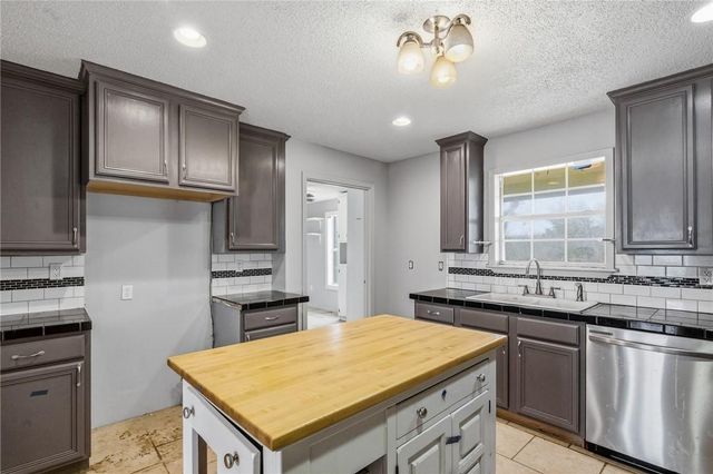 62 North Street, Cuero, TX 77989