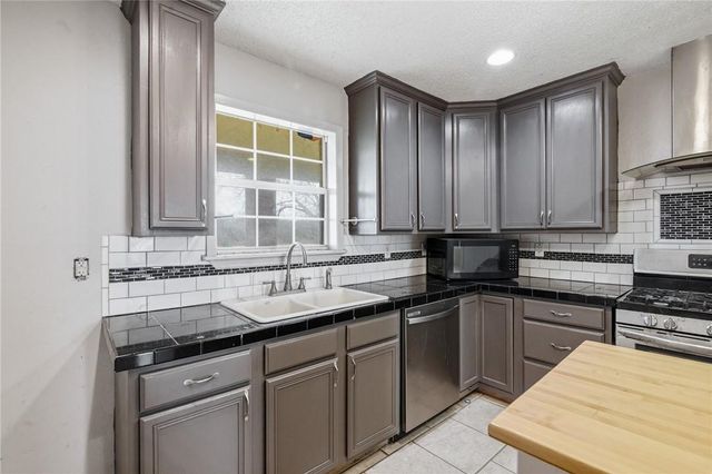 62 North Street, Cuero, TX 77989