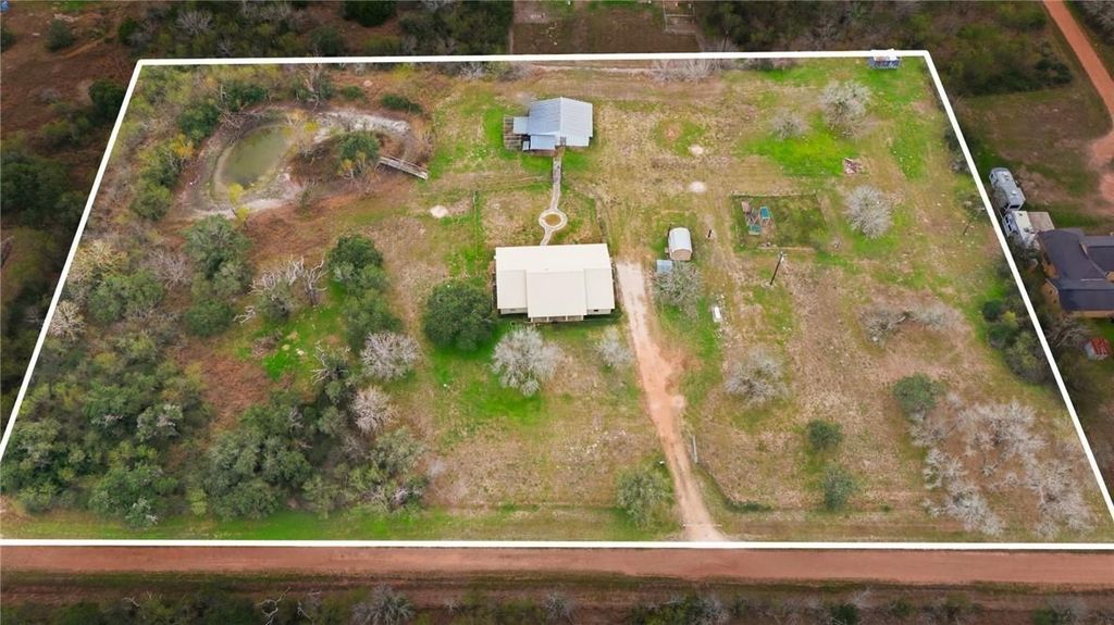 62 North Street, Cuero, TX 77989