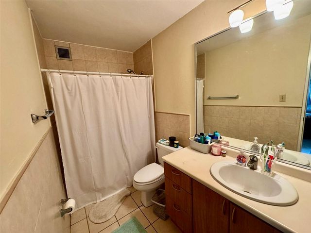 1 MEDIA LUNA 2603, Carolina, PR 00987