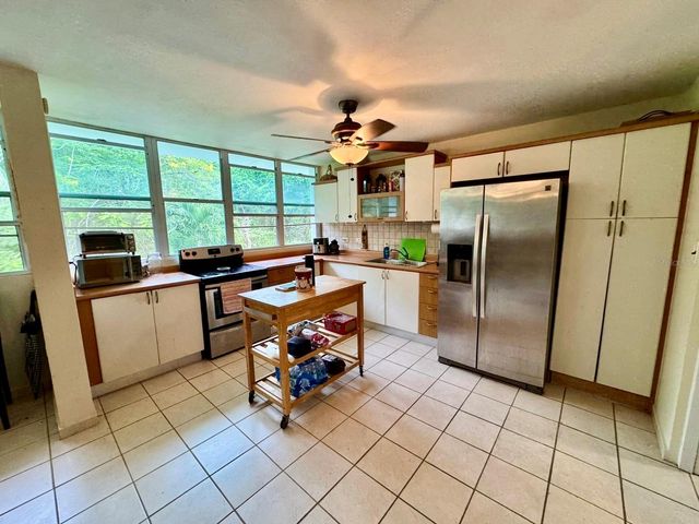 1 MEDIA LUNA 2603, Carolina, PR 00987