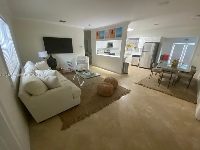 1110 119th 0, Biscayne Park, FL 33161