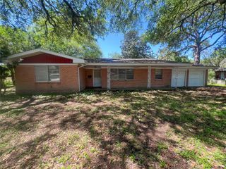 105 Longridge Drive, La Marque, TX 77568