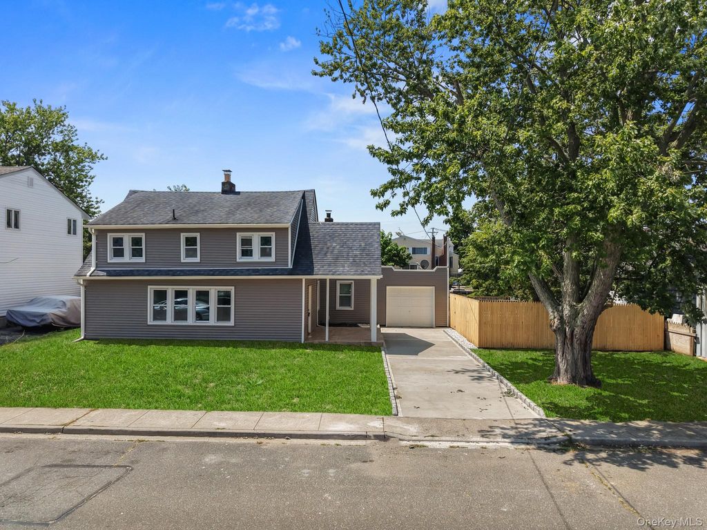 3322 Parkway Drive, Baldwin, NY 11510