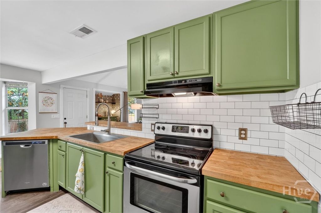 Image 11 of property listing at 151 Sugar Mill Circle, Savannah, GA 31419