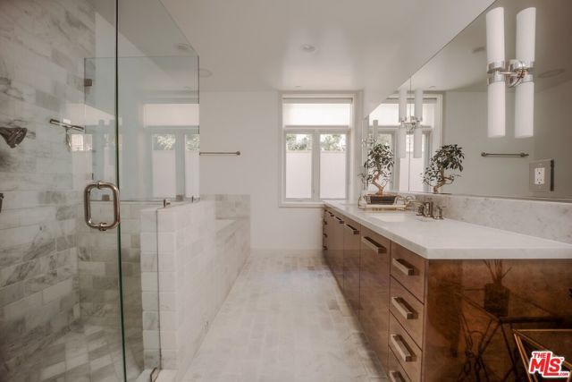 447 N Doheny Drive 104, Beverly Hills, CA 90210