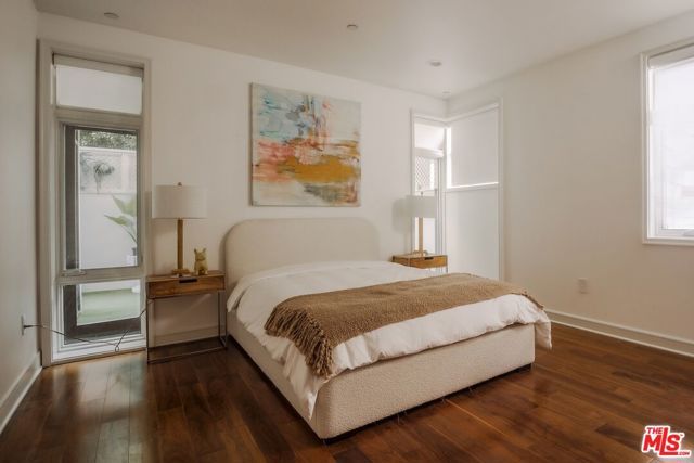 447 N Doheny Drive 104, Beverly Hills, CA 90210