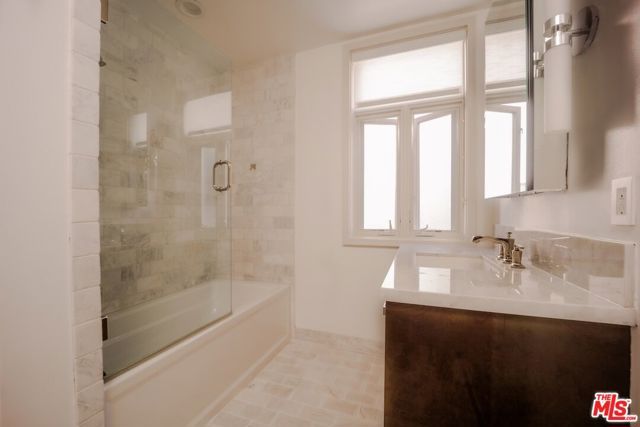 447 N Doheny Drive 104, Beverly Hills, CA 90210