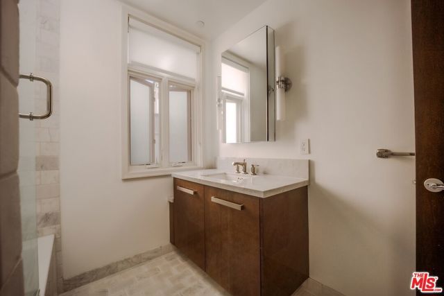 447 N Doheny Drive 104, Beverly Hills, CA 90210