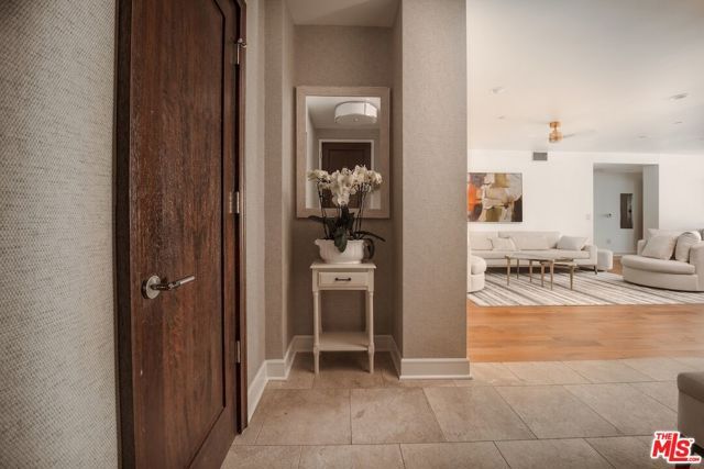 447 N Doheny Drive 104, Beverly Hills, CA 90210