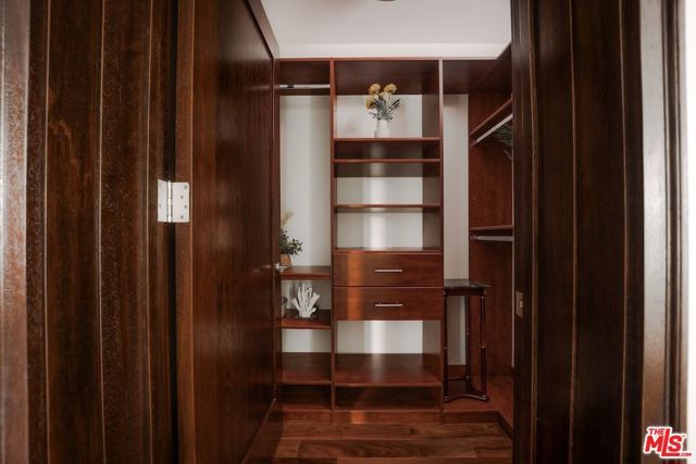 447 N Doheny Drive 104, Beverly Hills, CA 90210