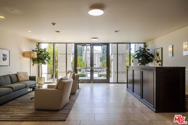 447 N Doheny Drive 104, Beverly Hills, CA 90210