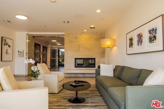 447 N Doheny Drive 104, Beverly Hills, CA 90210