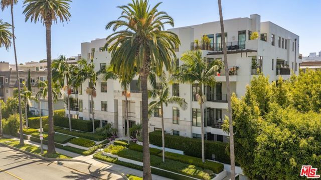 447 N Doheny Drive 104, Beverly Hills, CA 90210