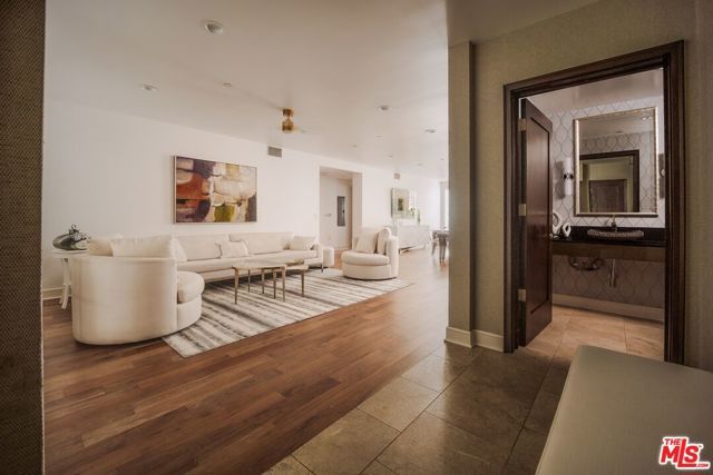 447 N Doheny Drive 104, Beverly Hills, CA 90210