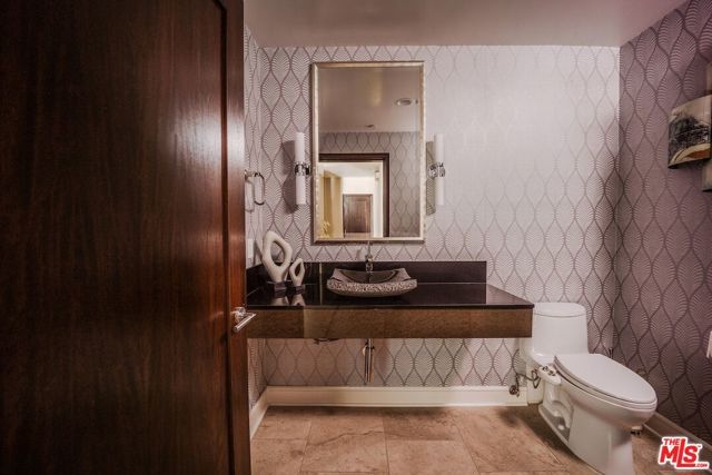 447 N Doheny Drive 104, Beverly Hills, CA 90210