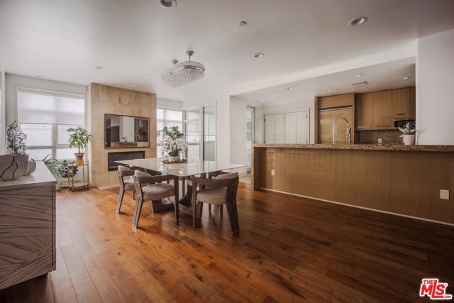 447 N Doheny Drive 104, Beverly Hills, CA 90210