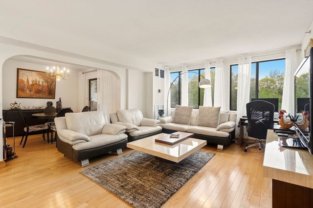 250 Hammond Pond Parkway 609S, Newton, MA 02467