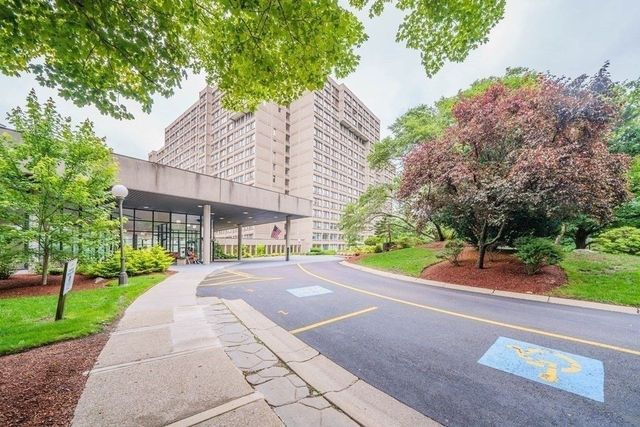 250 Hammond Pond Parkway 609S, Newton, MA 02467
