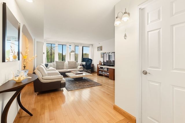 250 Hammond Pond Parkway 609S, Newton, MA 02467