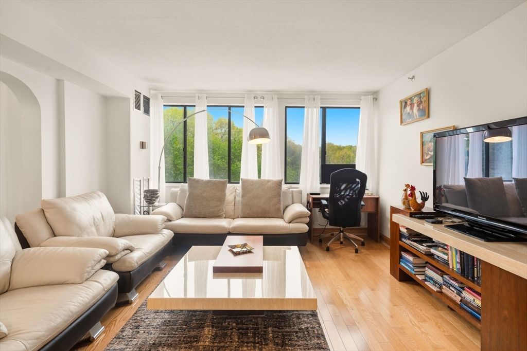 250 Hammond Pond Parkway 609S, Newton, MA 02467