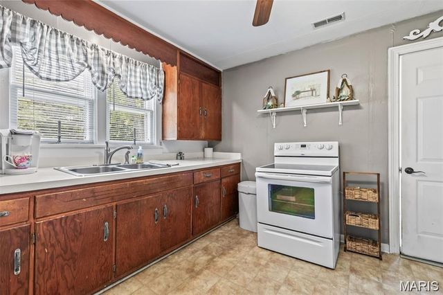 5802 Hwy F Highway, Farmington, MO 63640
