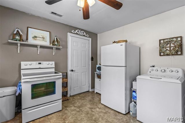 5802 Hwy F Highway, Farmington, MO 63640