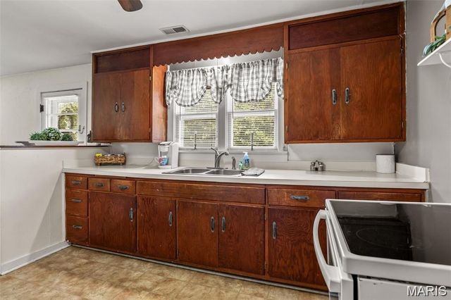5802 Hwy F Highway, Farmington, MO 63640