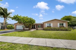 9321 SW 104th Ct, Miami, FL 33176