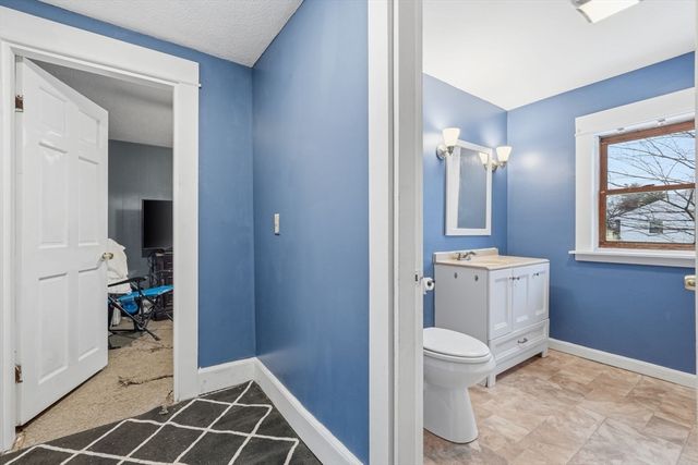 34 Savoy Ave, Springfield, MA 01104