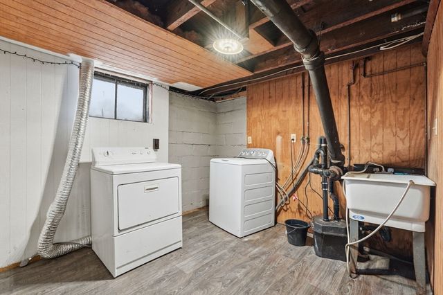 34 Savoy Ave, Springfield, MA 01104