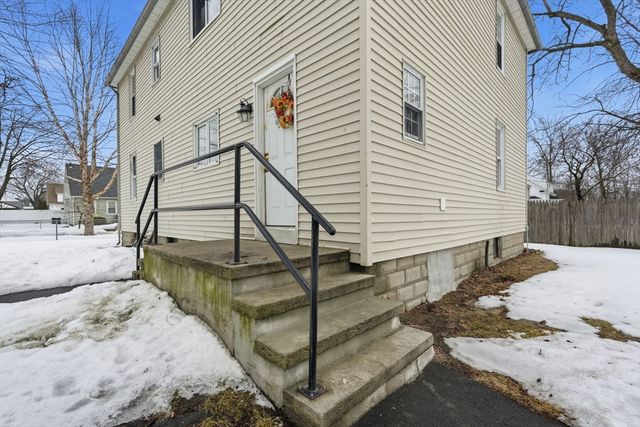 34 Savoy Ave, Springfield, MA 01104