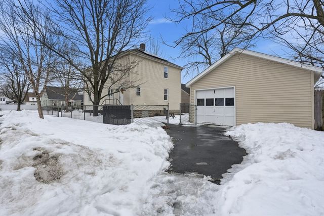 34 Savoy Ave, Springfield, MA 01104