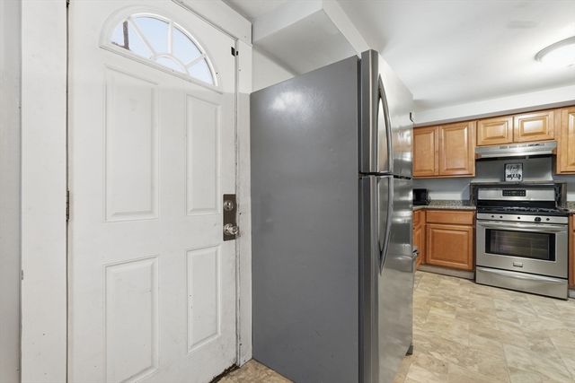 34 Savoy Ave, Springfield, MA 01104