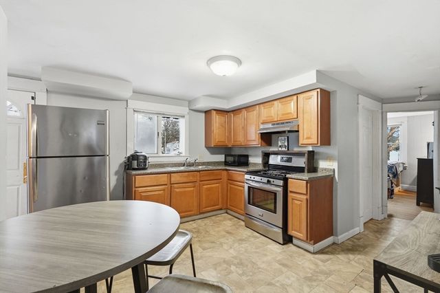 34 Savoy Ave, Springfield, MA 01104